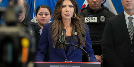 Kristi Noem now seen as 'political disaster' as experts suspect her end is nigh: analyst - Raw Story | Backstabber Watch | Scoop.it