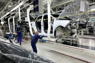 Selon les patrons de Stellantis et Renault, « le sort de l’industrie automobile européenne se joue cette année » | Veille territoriale AURH | Scoop.it