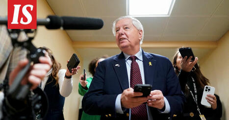Lindsey Graham hehkuttaa Donald Trumpin paavikuvaa | 1Uutiset - Lukemisen tähden | Scoop.it