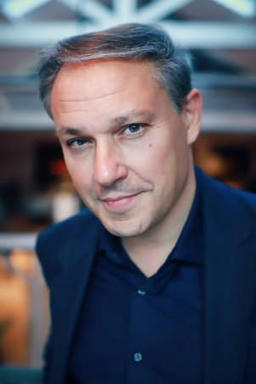 Rémy Oudghiri : "Les consommateurs sont en quête de repères" | Métiers, emplois et formations dans la filière cuir | Scoop.it