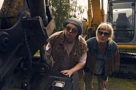 100 litraa sahtia yhdistää ronskin huumorin synkkään pohjatarinaan | 1Uutiset - Lukemisen tähden | Scoop.it