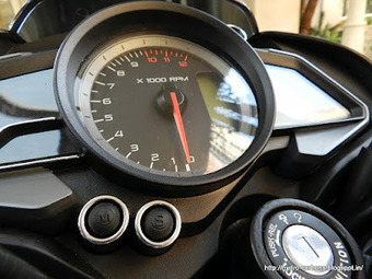 Pulsar 200 NS vs Yamaha R15 V2.0 Comparison ~ Grease n Gasoline | Cars | Motorcycles | Gadgets | Scoop.it