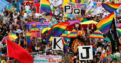 Christian Group Surprises Pride Crowd, Apologizes For Anti-LGBTQ Views - The Huffington Post | The Unseen World | Scoop.it