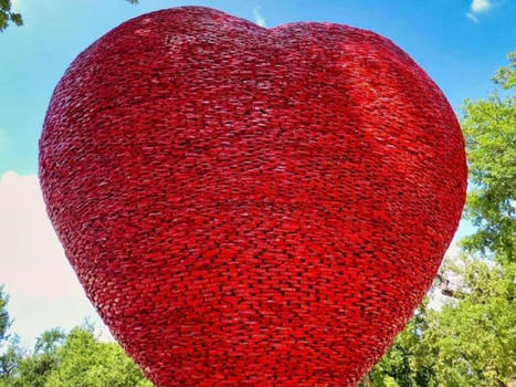 Un cœur monumental fait de 35 000 canettes au Parc Bordelais | Actu Bordeaux | Landart, art environnemental | Scoop.it