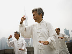 Le tai-chi réduit les chutes de près de moitié chez les personnes âgées | Alzheimer, maladies neuro-dégénératives et gérontologie générale | Scoop.it