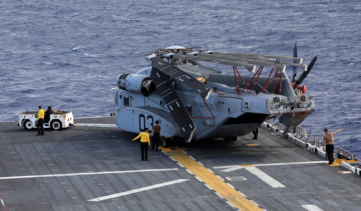 USMC Sikorsky CH-53K Heavy-Lift Helicopter operating from Landing Helicopter Dock - USS Wasp (LHD-1) | Schwerer Transporthubschrauber- STH - CH-53K | Scoop.it