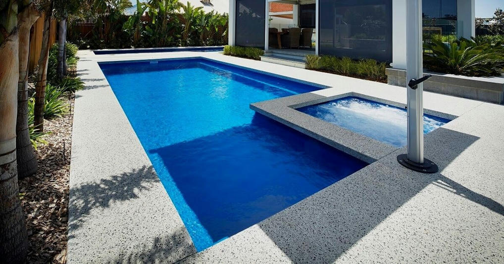 The Ultimate Guide On Salt Water Pool | Swimmin...