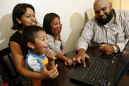 Digital connections for low-income Latinos - San Jose Mercury News | Peer2Politics | Scoop.it
