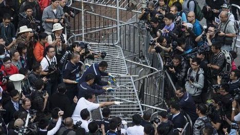Buchkontext:Kein Widerstand der Protestbewegung: Protestlager in Hongkong teilweise ger&auml;umt. Nov. 2014 | Zum Buch: "Der Griff nach der Notbremse. | Scoop.it