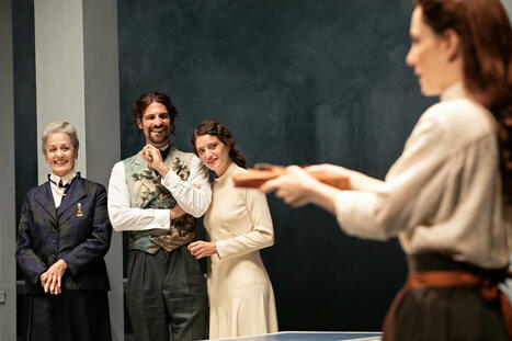 Avec « Les Fausses Confidences » par Alain Françon, Marivaux à cœur ouvert | Revue de presse théâtre | Scoop.it