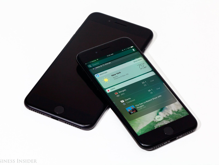 It looks like the iPhone 7 holds up better to accidental drops than the iPhone 6s | Technology Report - Changing Our World | Scoop.it