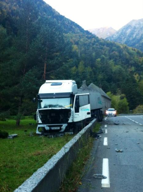 Sortie de route pour un camion espagnol à Meyabat (Aragnouet) ce matin | Vallées d'Aure & Louron - Pyrénées | Scoop.it