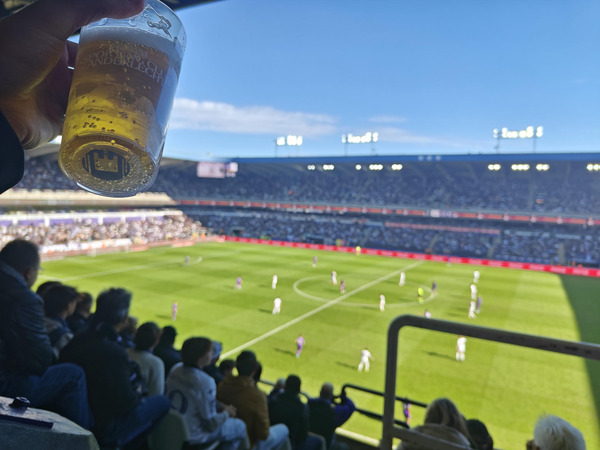 RSC Anderlecht franchit une nouvelle étape dans l'expérience des fans avec la solution RFID STAR pour des gobelets réutilisables  | Track & Trace | Scoop.it
